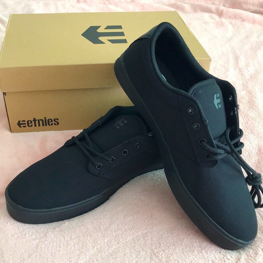 Etnies Sneakers new